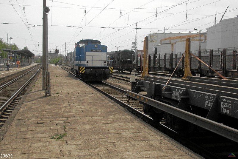 Bahn 063.jpg - Lok V 100-SP-003  hat das Umsetzen fast beendet (diesellok, br202, v100, privatbahn)